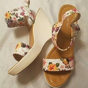 Floral wedges